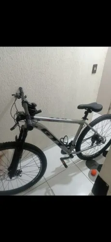BICICLETA GTI (Cor cinza cromado) + garrafa brinde ?