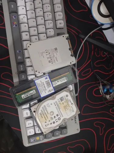 Vende-se HD sata de 320gb + ssd sata de 128gb + memória ram de 4gb 
