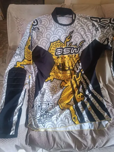 Calça e camisa ASW para trilhas de moto