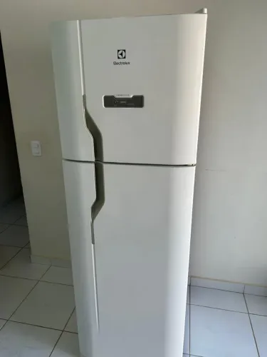 Geladeira Electrolux 371L.