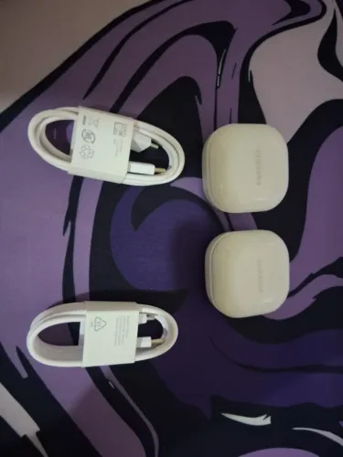 Fone bluetooth SAMSUNG BUDS FE (estragados)