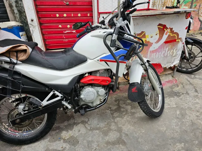 Moto falcon 400i, branco