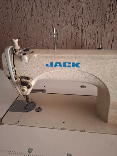 Maquina de Costura Reta