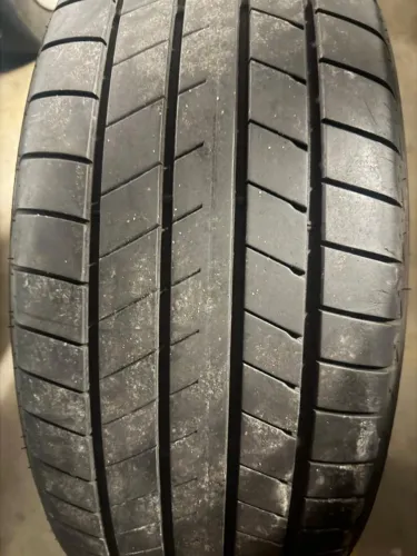 Pneus 225/55 R18 Bridgestone em excelente estado! Aceito cartão!