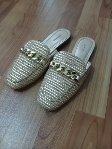 Mule dourado arezzo 39 