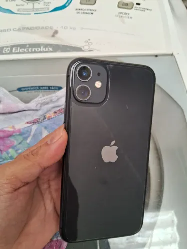 Iphone 11 em perfeito estado de conservação.  Tudo original de fábrica.