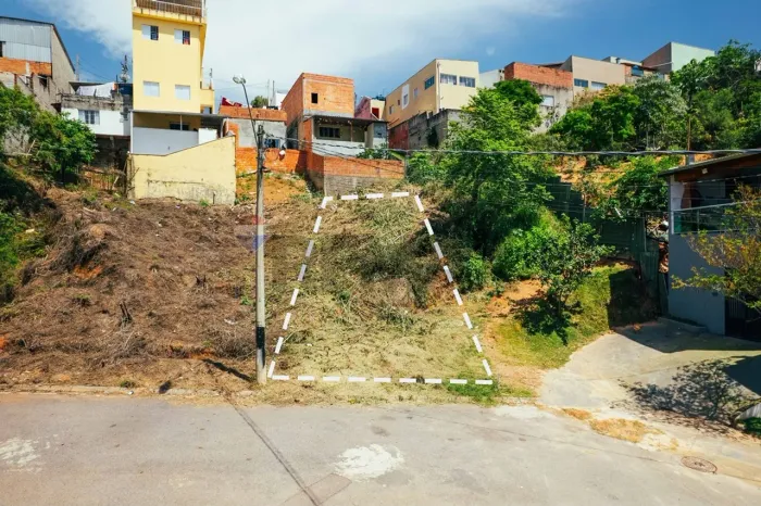 Terreno 213m² à venda - Jardim Bahia - Várzea Paulista - SP - R$ 165.000,00