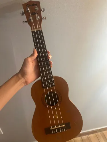 UKULELE SHELBY