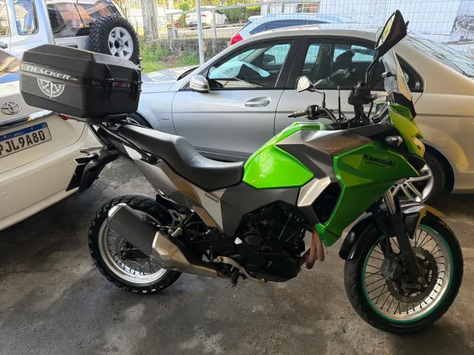 Motocicleta kawasaki 300 com baú