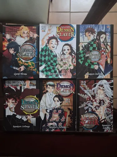 Mangás Demon Slayer (volumes 20 ao 23 + Gaiden + fanbook