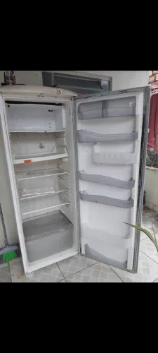GELADEIRA FUNCIONANDO E CM TODAS AS PEÇAS 180 REAIS