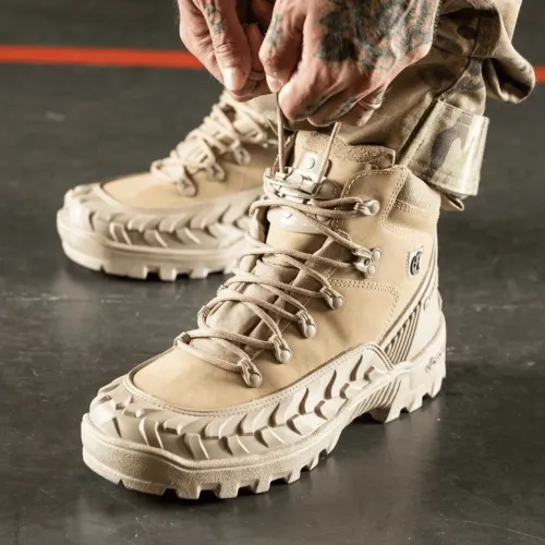 Bota Tática Impermeável Brute Tractor.