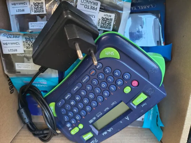 Kit Rotuladora Eletronica - Brother Pt 80 Azul + Fonte de alimentação + 11 fitas novas