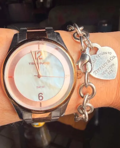 relógio technos prata e rose gold madrepérola