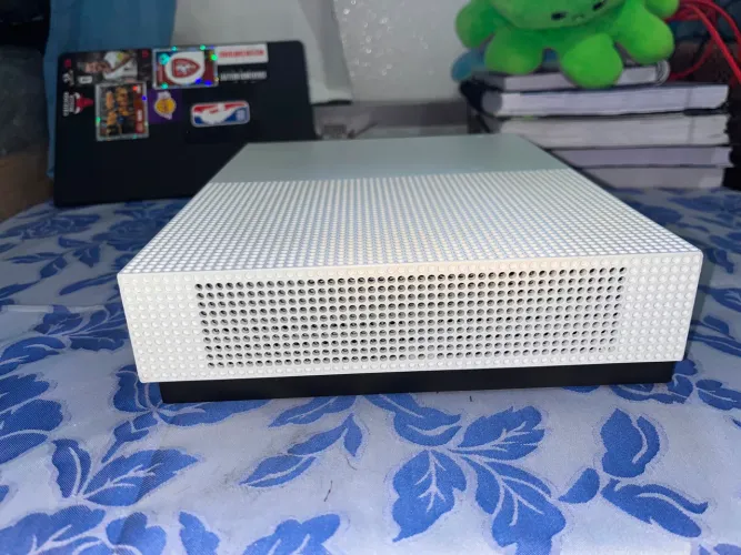 Vendo Xbox One S (640 no pix*)