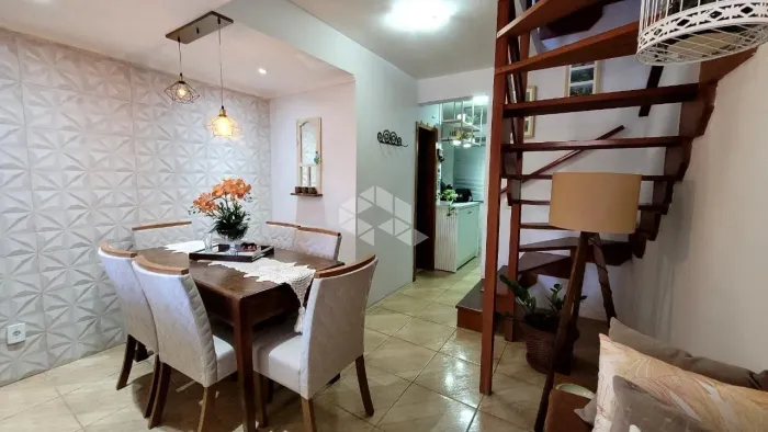 Triplex semimobiliado, com 02 dormitórios no bairro Renascença