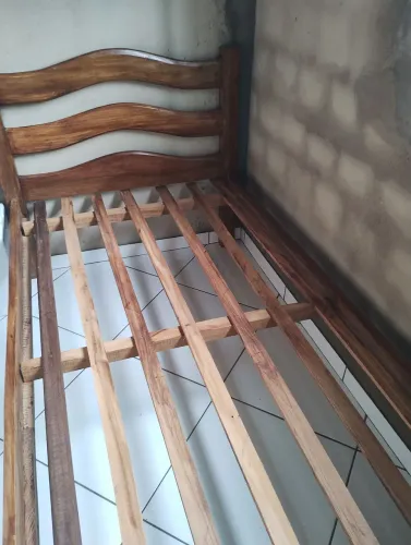 Vende-se 3 cama de solteiro com colchão valor Aparti de $450 cada 0