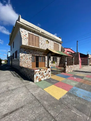 Sobrado no Porto com 284,21 m², 5 dormitórios e 3 vagas espaço, conforto e excelente loca