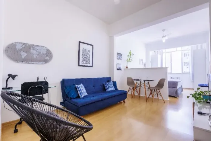 Apto Conjugado, 40 m2, reformado e mobiliado Copacabana, F. Magalhães, próximo metrô