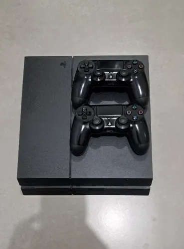 Ps4 PlayStation 4 completo +2 jogos e um controle de brinde