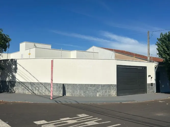 Venda de Casas / Padrão na cidade de Araraquara