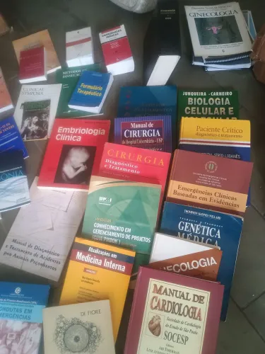 Lote de livros de MEDICINA 