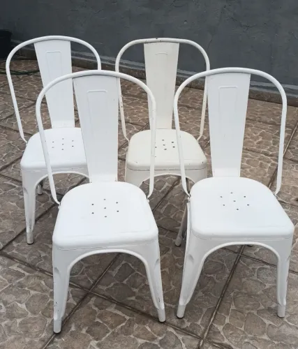 4 Cadeiras Tolix Brancas de Ferro - Estilo Industrial