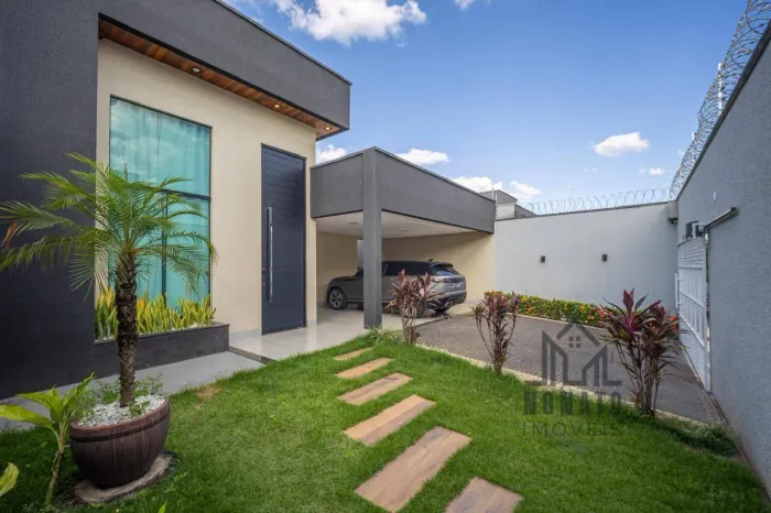 Casa Térrea Mobiliada à Venda no Goiânia 2 3 Suítes, Piscina Aquecida e 4