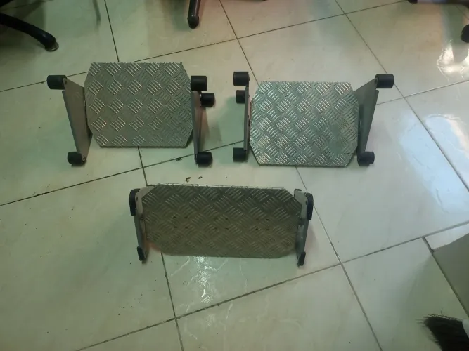 Apoio para os pés ergonômico em alumínio