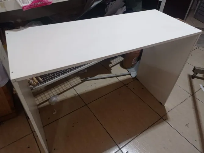 Mesa de escritório sem gavetas