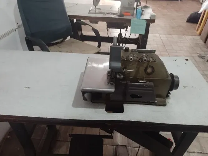 Máquina overloque