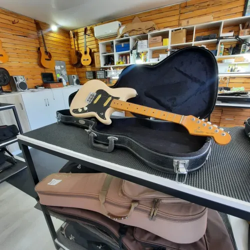 Guitarra Fender Duo Sonic