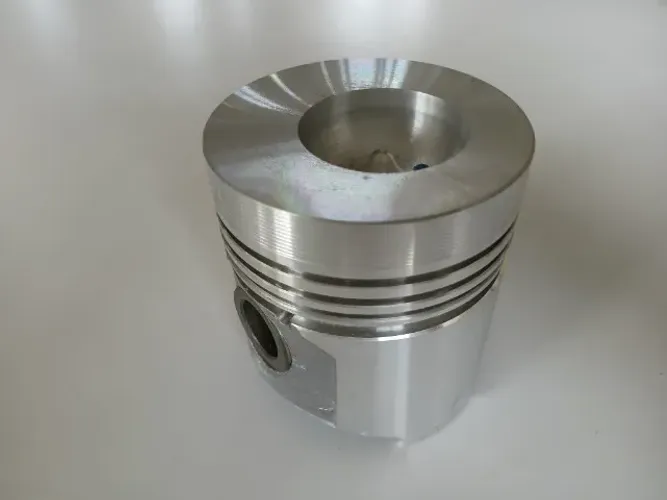 Pistão do motor Yanmar BTD22 / BTD22B / BTD33 / BTD33B - BTD22.22510 marca Suloy novo