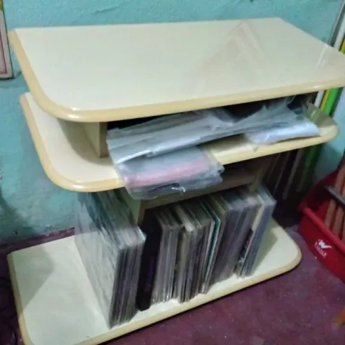 Rack para Tv - rádio - som, madeira ou mdf, original, bom estado. E outros.