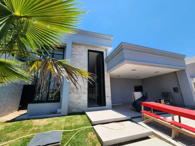 Vende-se Casa térrea com 3 suítes no Condomínio Villa Jardim em Cuiabá MT.