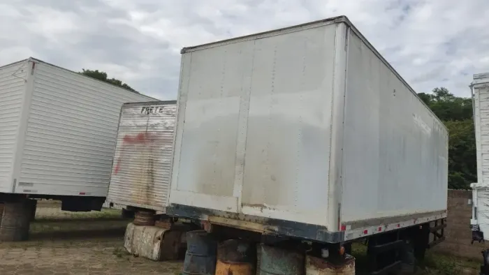 bau truck, chapeado  branco