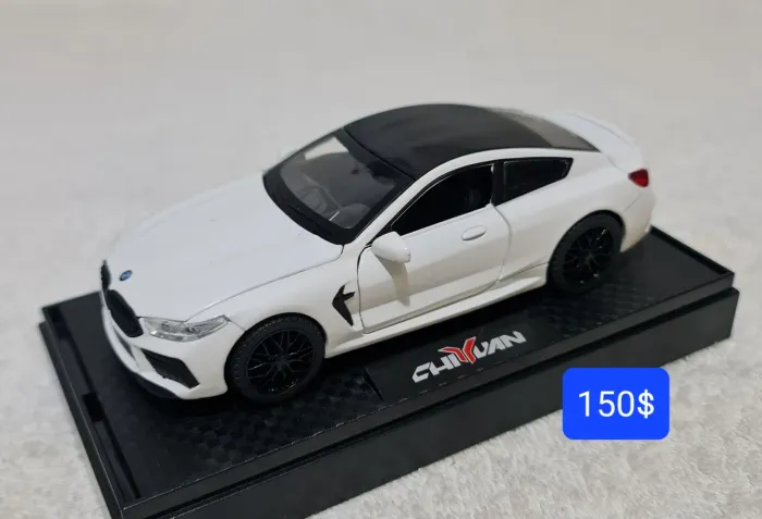 Carrinho miniatura BMW M8