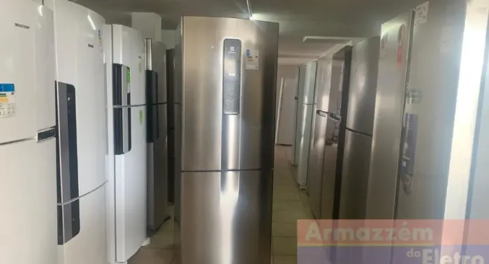 Geladeira / Refrigerador Electrolux Inverse 490L Nova