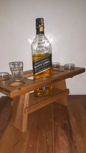 Mini barzinho em madeira maciça de Peroba .