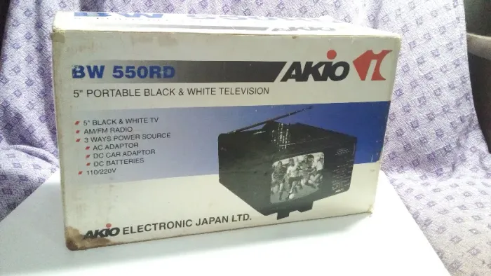TV P&B 5 Polegadas Akio BW550RD - Com Caixa, Manual e Acessórios