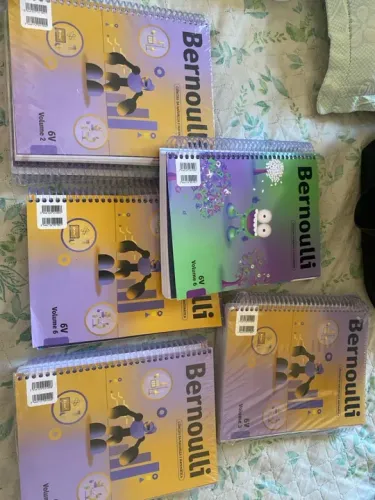 Vendo Livro Bernoulli 6V/ para pré vestibular/ volume 2,3,5 e 6