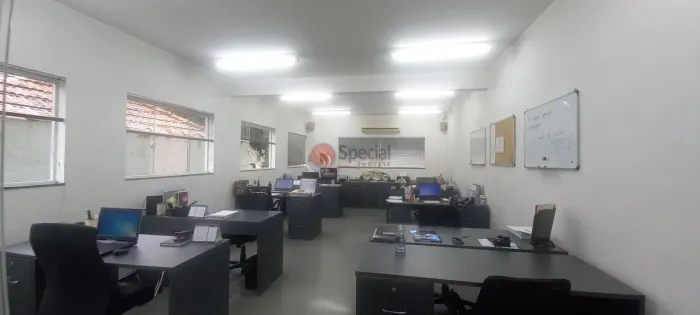 Prédio no Tatuapé de 375 m², 3 salões, refeitórios , sala de reuniões.
