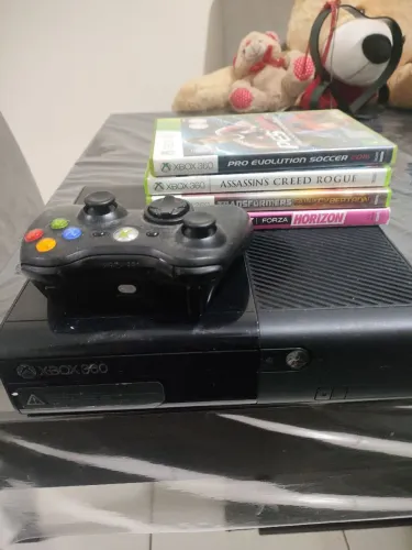 Xbox 360 (bloqueado), 1 controle + 4 jogos