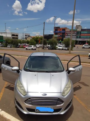 FORD FIESTA HATCH 1.6 (COMPLETO) - ANO 2014/2015