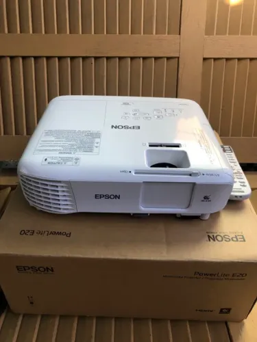 Projetor Epson E20 + Tela de projeção