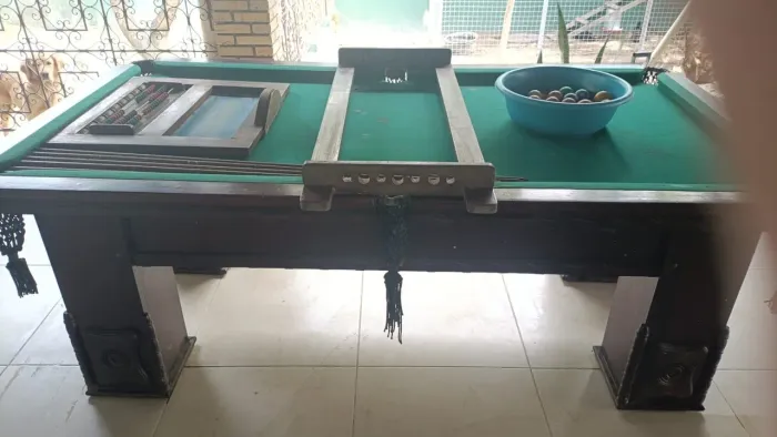 Mesa de Sinuca Grande de Madeira Maciça