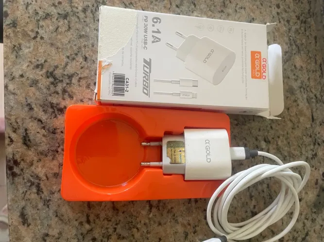 Carregador ? GOLD 30W USB-C Turbo