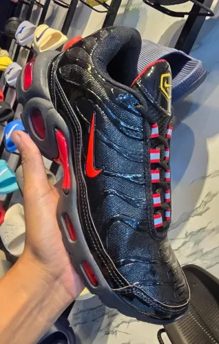 Nike Air Max Plus TN - Preto e Vermelho