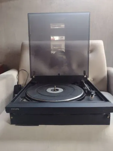 Vendo toca disco Philips e tampa em acrílico Gradiente