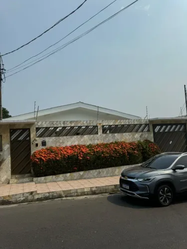Casa Espaçosa c/ Piscina e 4 Qts sendo 2 Suítes Modulados e Climatizado no Hileia